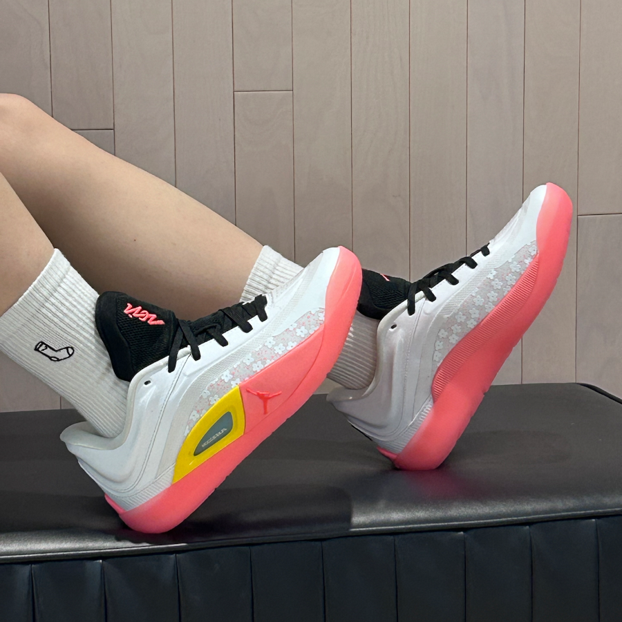 Alternative view of Giày Nike Air Jordan Zion 4 ‘White Black’ FD0591-101