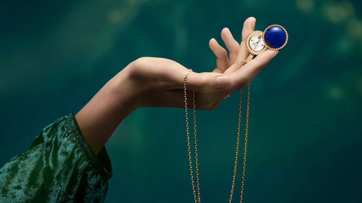 Dong ho Perlee cua Van Cleef & Arpels voi thiet ke hat vang sang trong