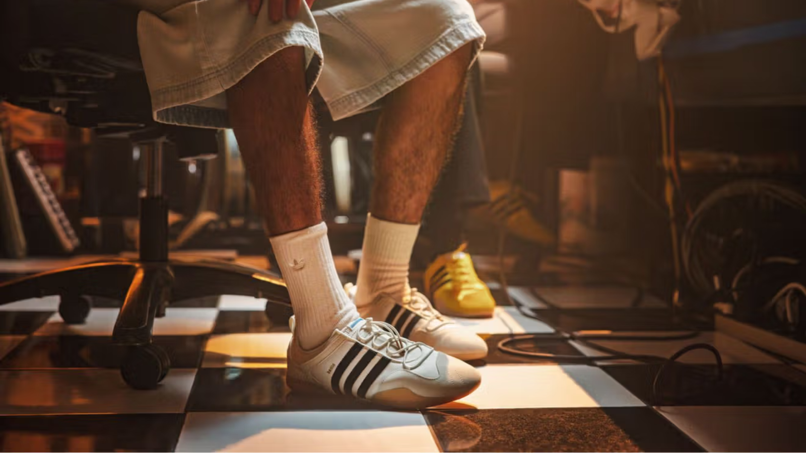 Hinh anh 11: Hinh anh cac doi sneaker collab cua Bad Bunny va adidas tu 2023 den 2025