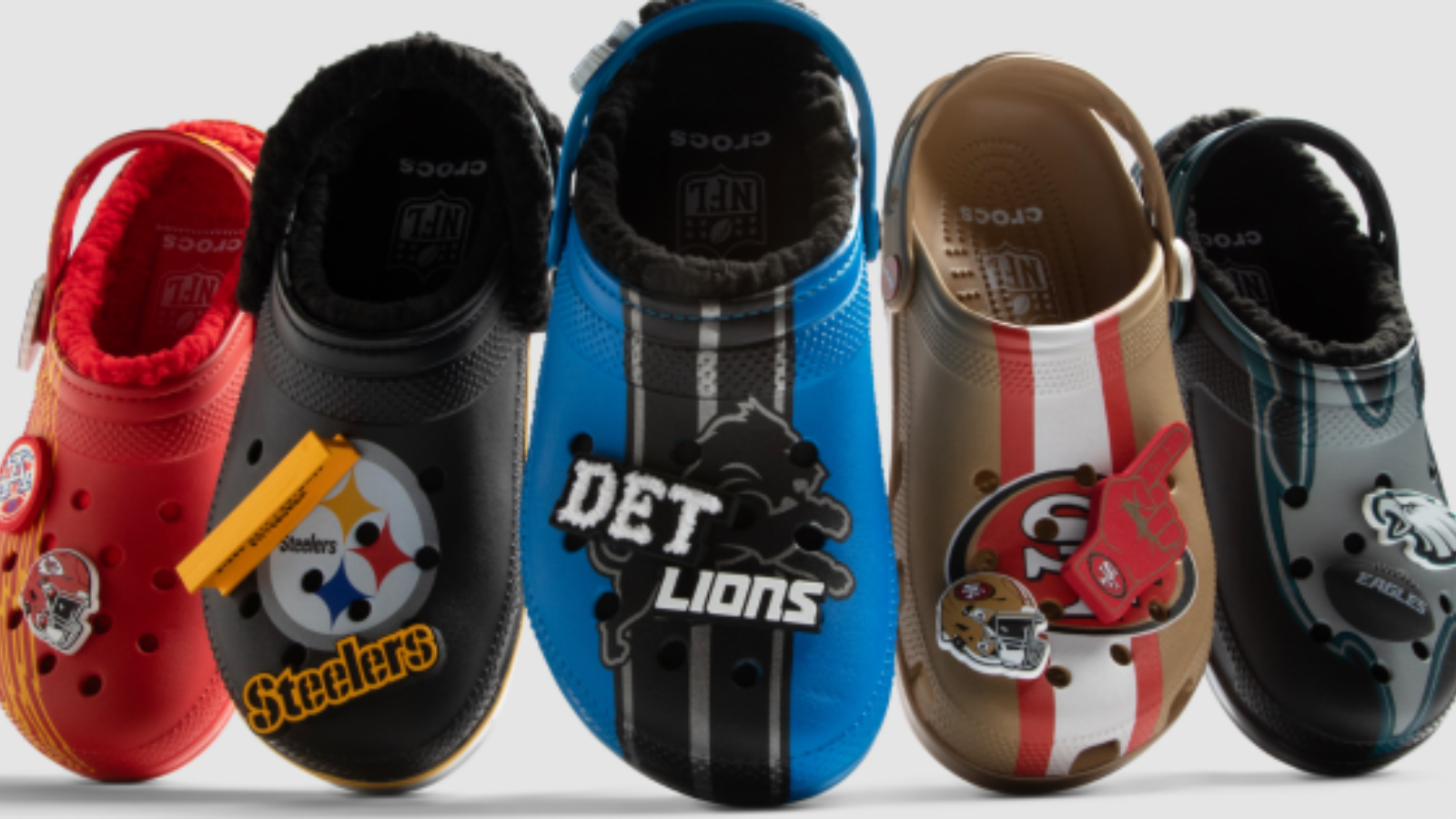 Hinh anh 4: Hinh anh bo suu tap Crocs x NFL voi cac mau giay mang logo va mau sac cua doi bong bau duc