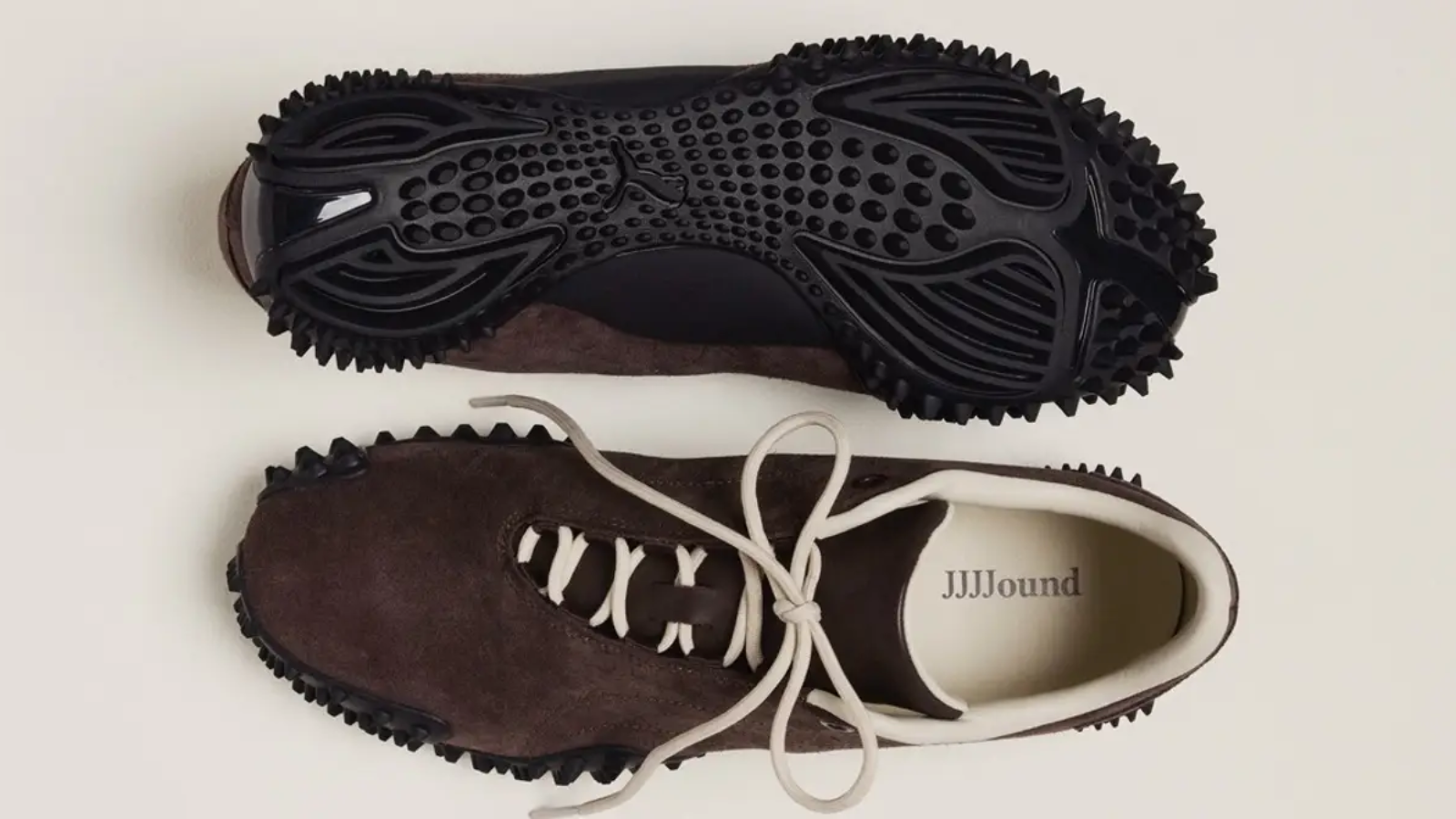 Hinh anh 5: Hinh anh giay JJJJound x PUMA Mostro voi thiet ke toi gian, phoi mau trung tinh va logo an, ra mat nam 2025.