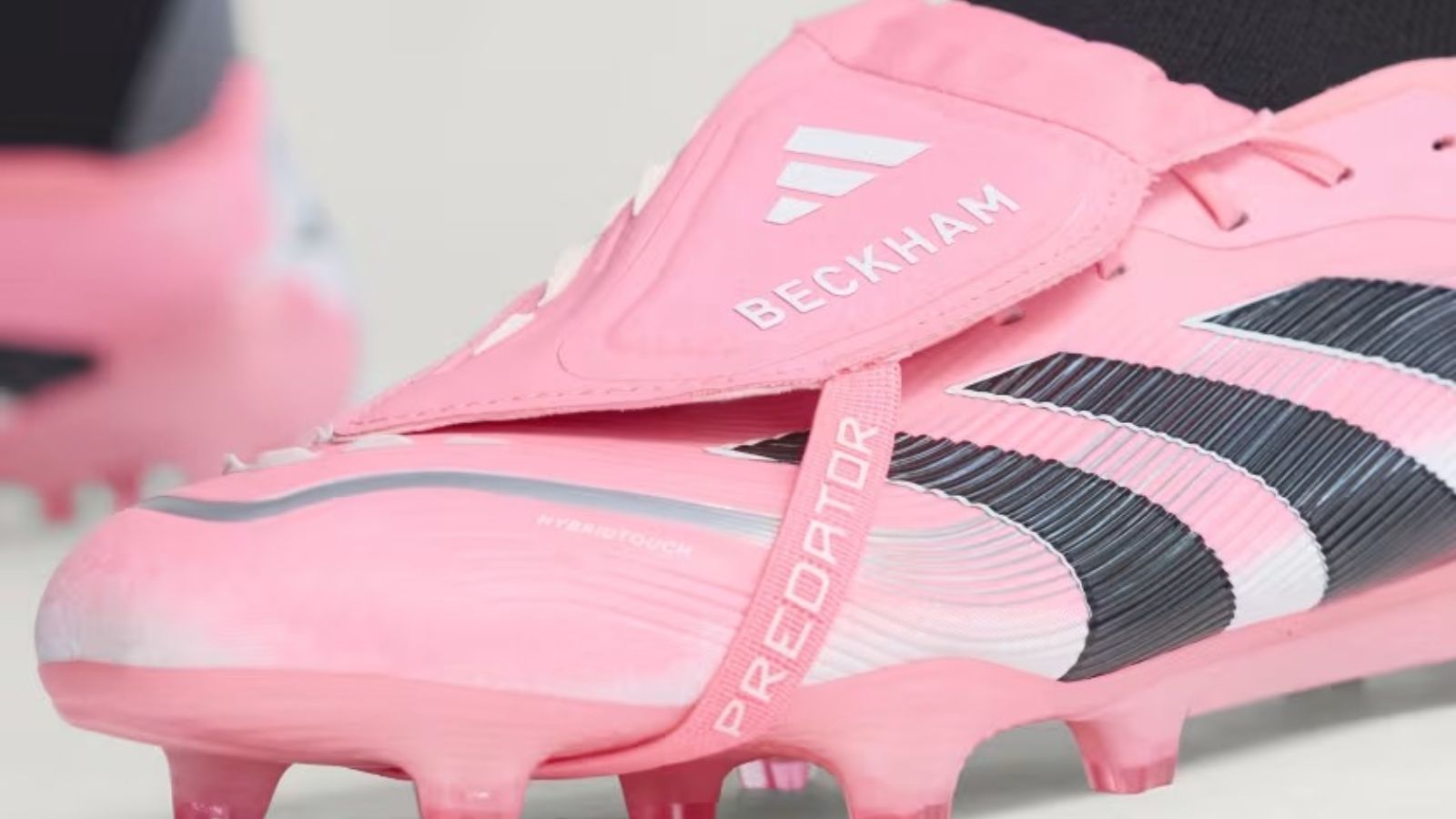 Hinh anh 5: David Beckham mang giay adidas Predator 25 Miami Pink