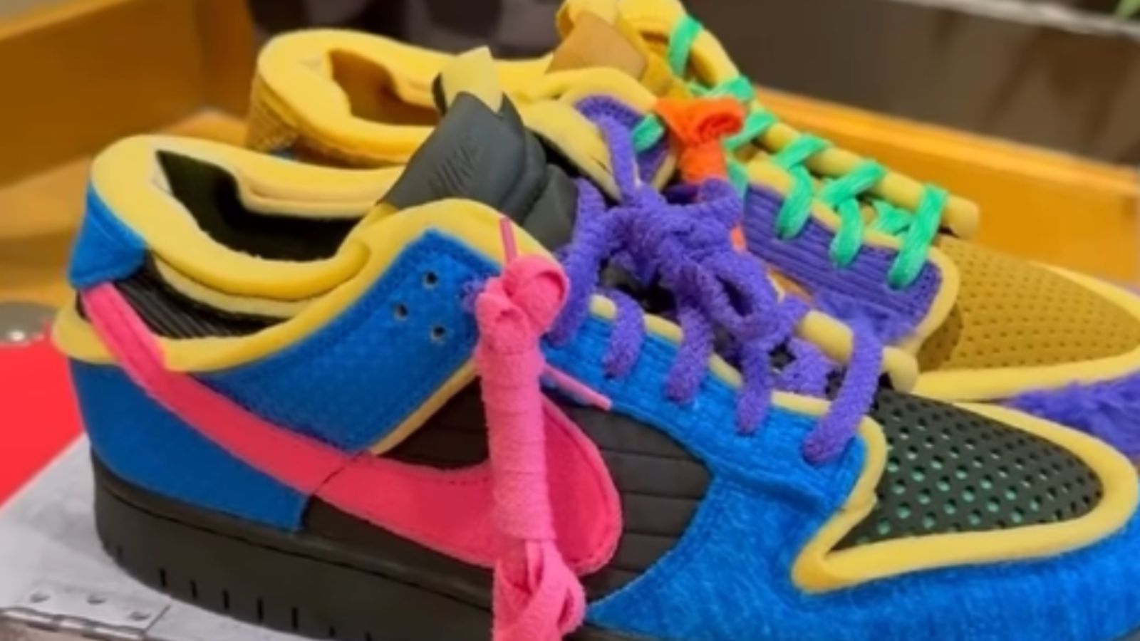 Hinh anh 5: Nike 'Swamp Sponge' Dunks voi thiet ke pha cach tu Nike va Cactus Plant Flea Market