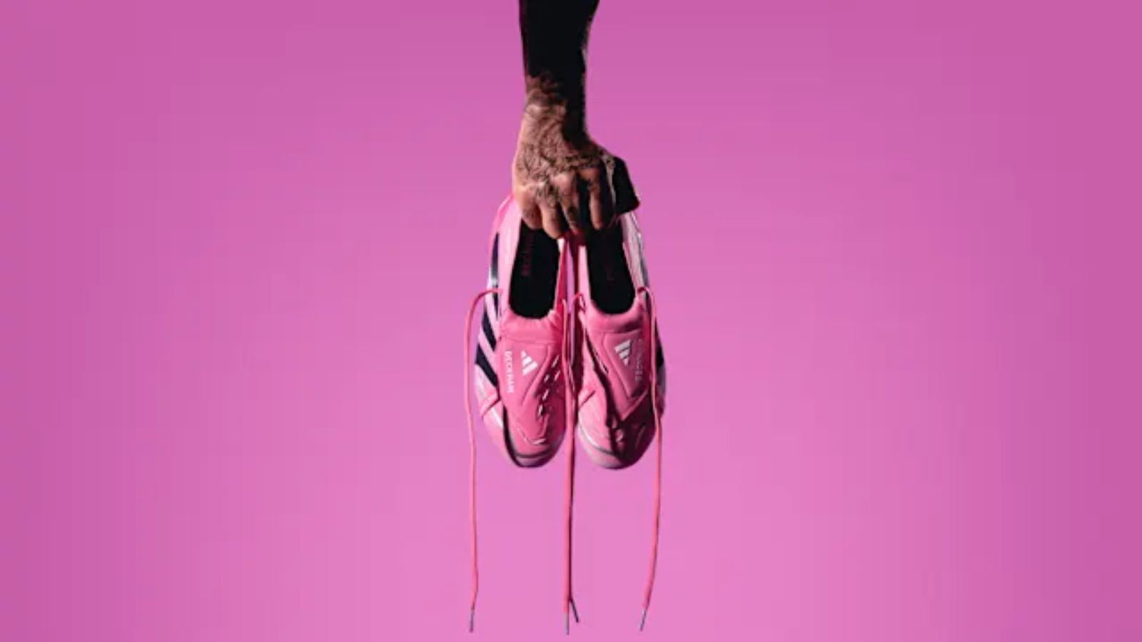 Hinh anh 6: David Beckham mang giay adidas Predator 25 Miami Pink