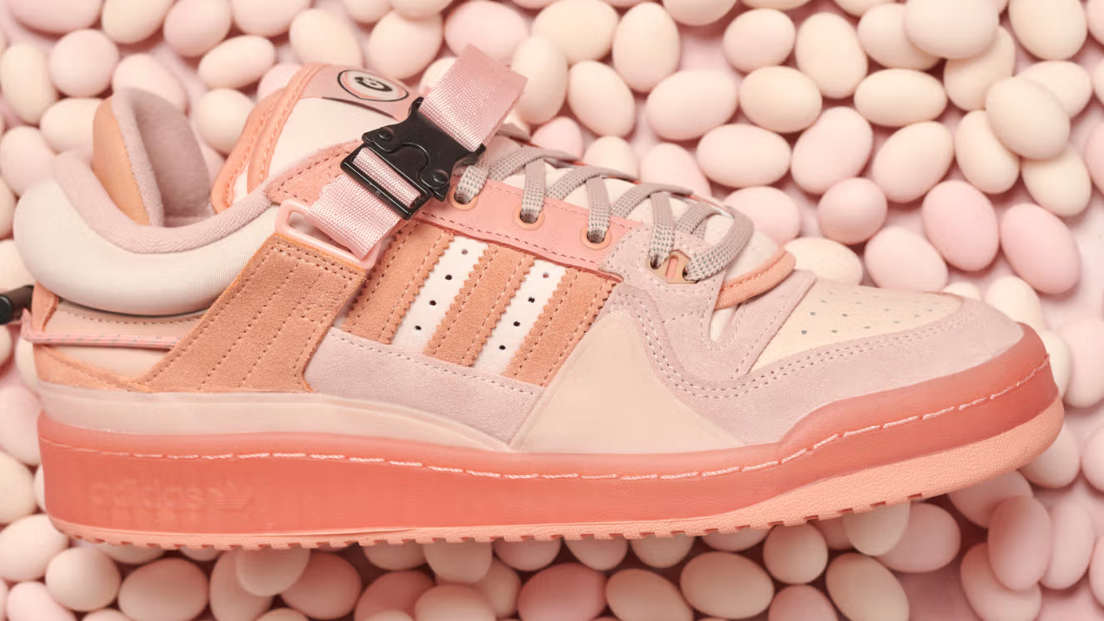 Hinh anh 4: Bo suu tap collab sneaker cua Bad Bunny voi Crocs va adidas