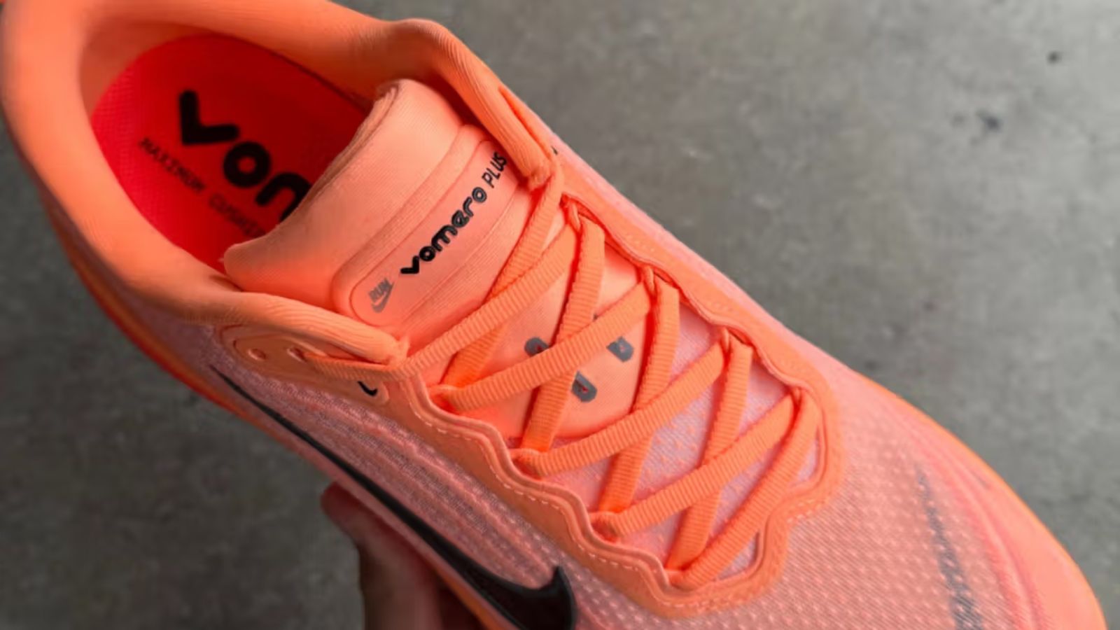 Hinh anh 8: Nike Vomero Plus voi dem ZoomX va thiet ke thoang khi