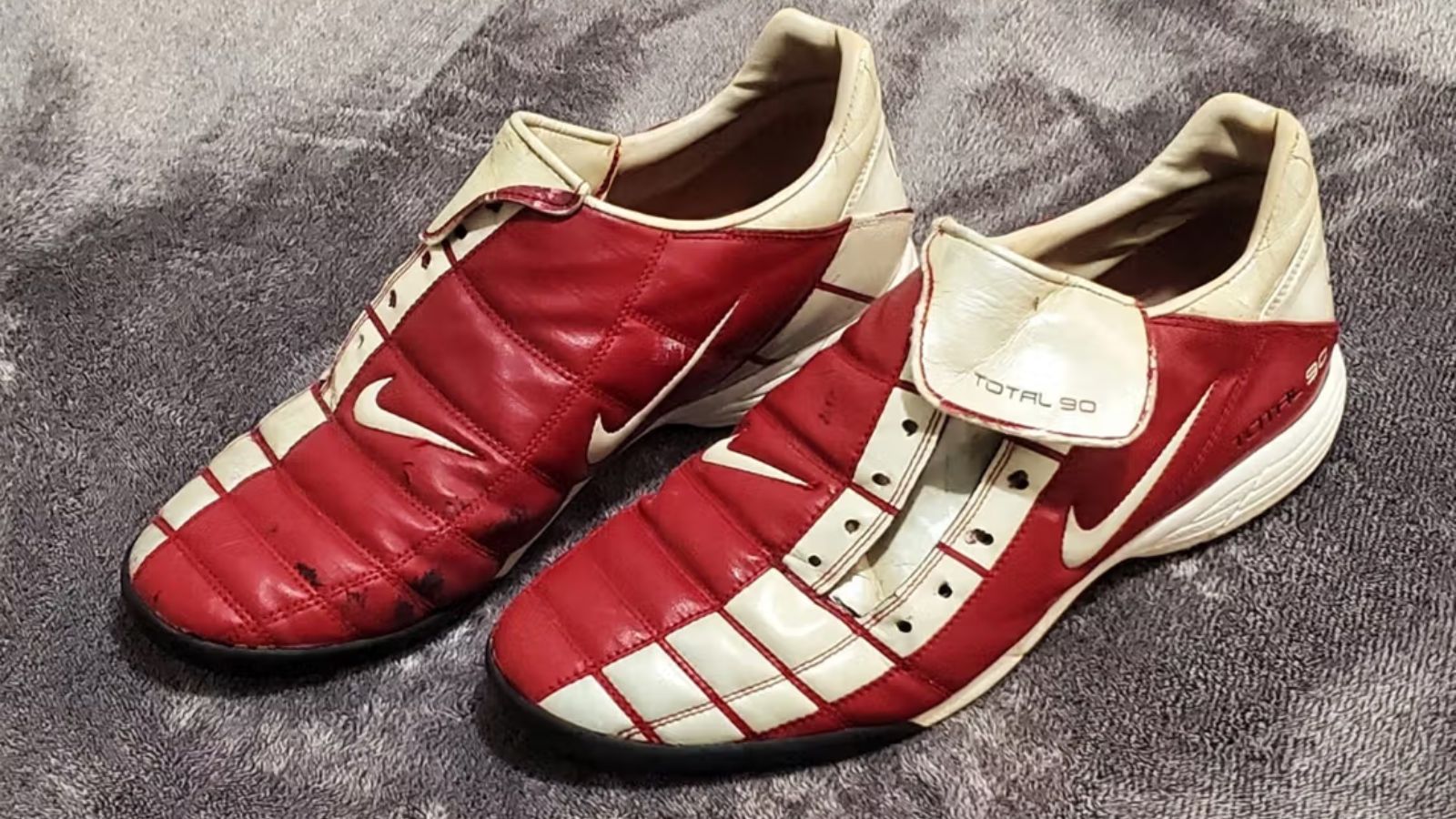 Hinh anh 2: Giay Nike Total 90 - Bieu tuong bong da noi loan quay tro lai