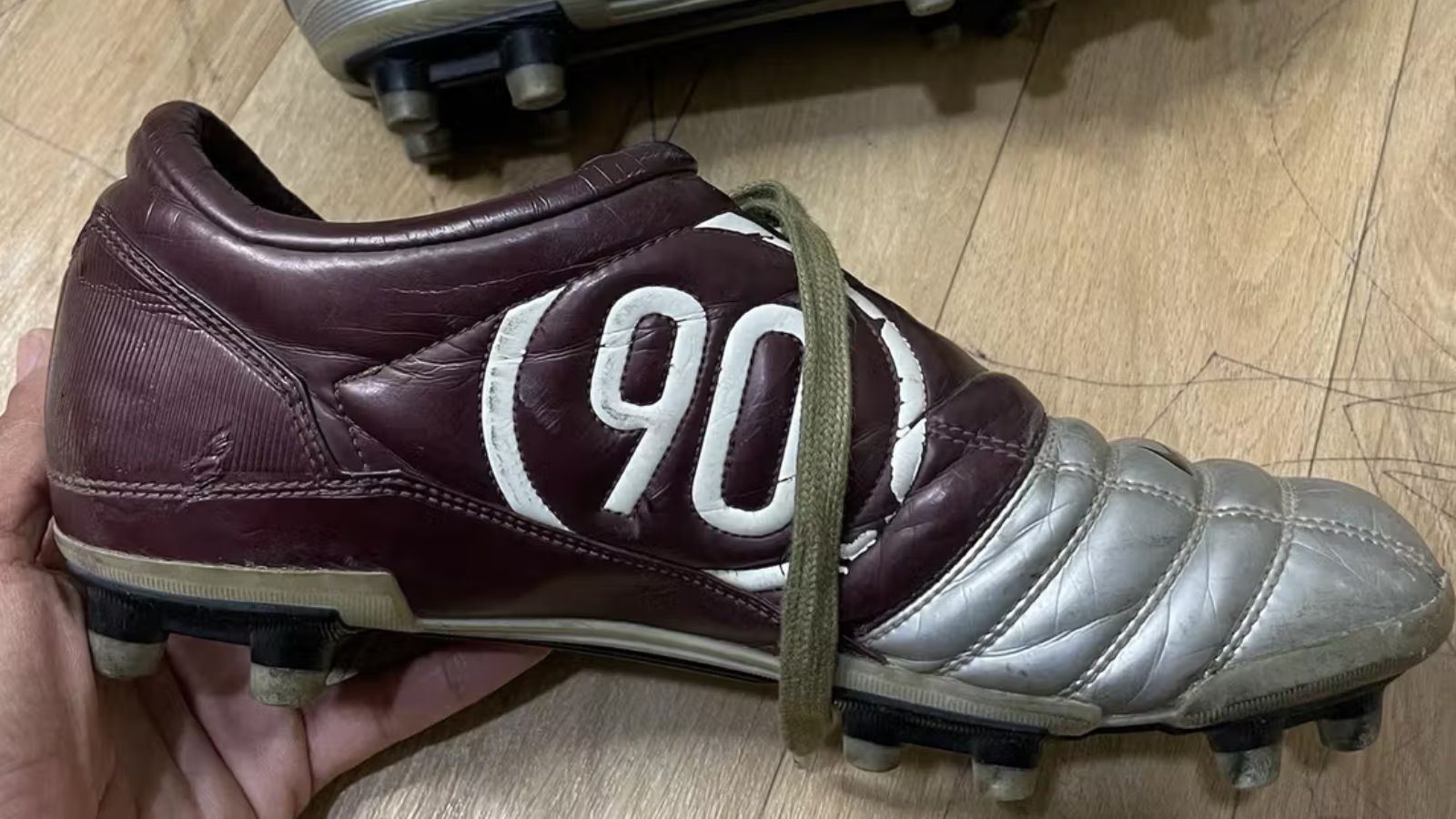 Hinh anh 3: Giay Nike Total 90 - Bieu tuong bong da noi loan quay tro lai