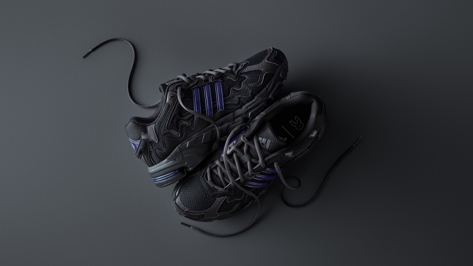 Hinh anh 2: Hinh anh cac doi sneaker collab cua Bad Bunny va adidas tu 2023 den 2025