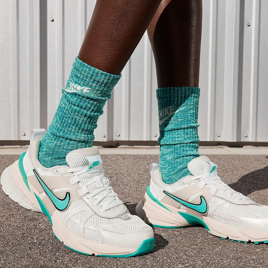 Alternative view of Giày Nike V2K Run ‘Coconut Milk’ FD0736-105