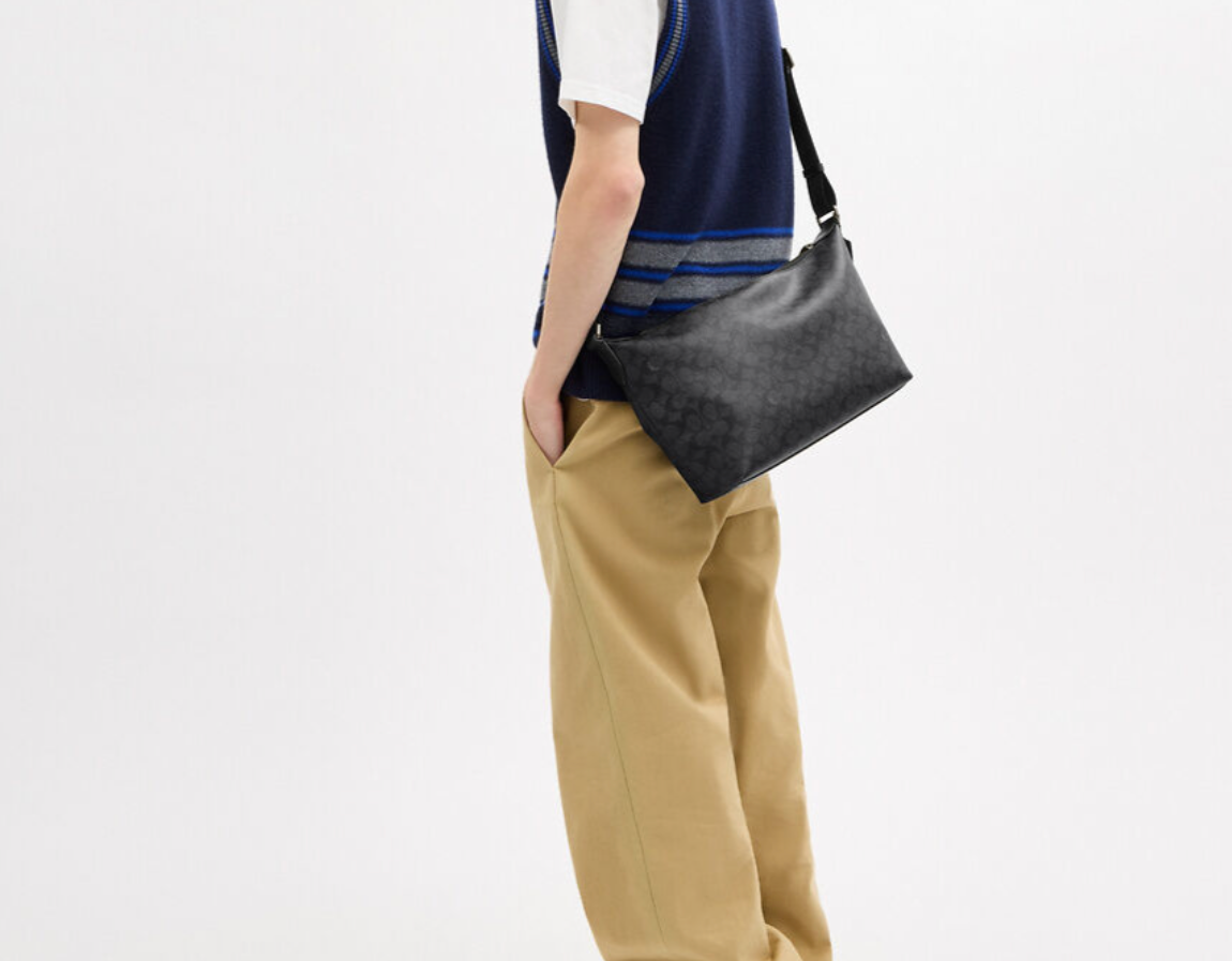 Alternative view of Túi Coach Finn Crossbody 'Black' CAJ91-QBMI5