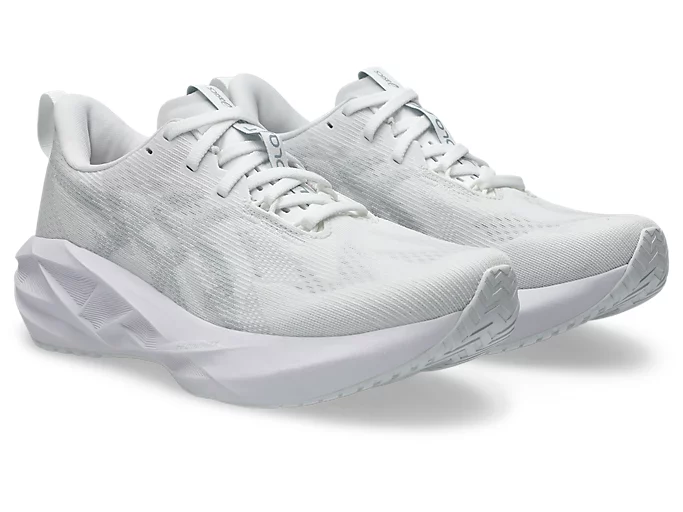 Alternative view of Giày Asics Novablast 5 'White' 1012B765-100