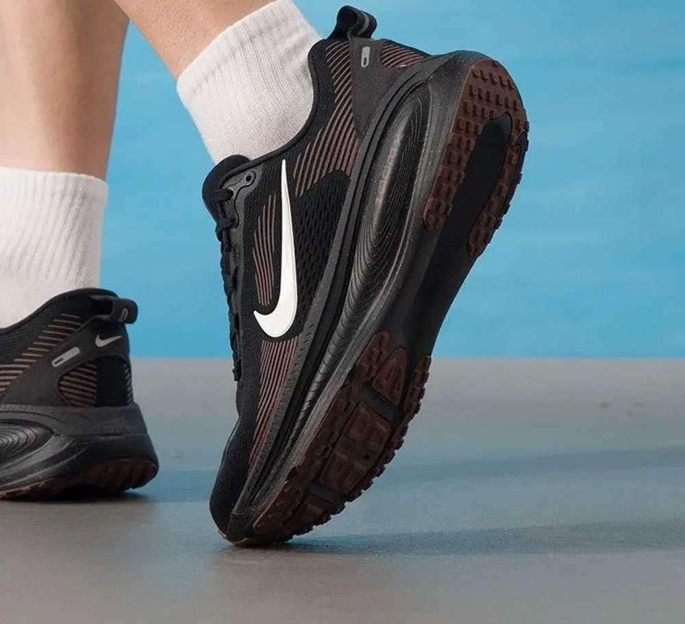 Alternative view of Giày Nike Vomero 18 ‘Black’ IH4454-001