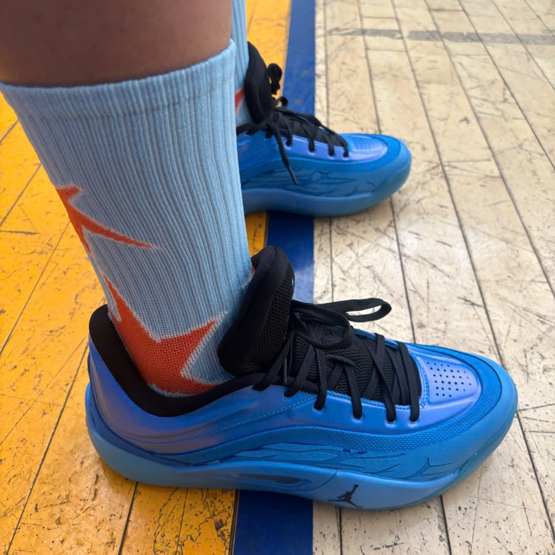 Alternative view of Giày Nike Air Jordan Zion 4 'Iridescence' FD0591-400