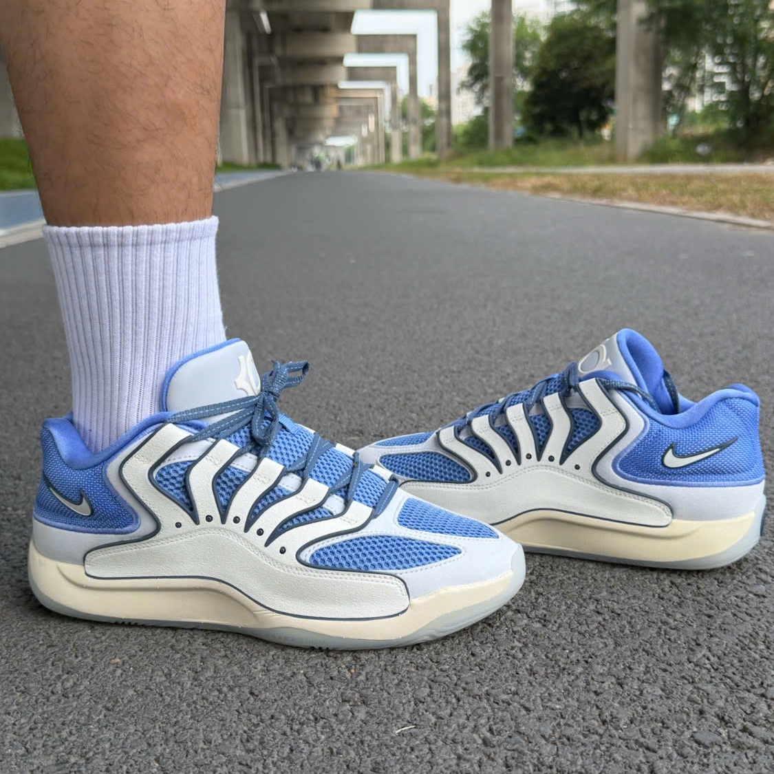 Alternative view of Giày Nike KD 18 'Boys & Girls Clubs' HV1991-401