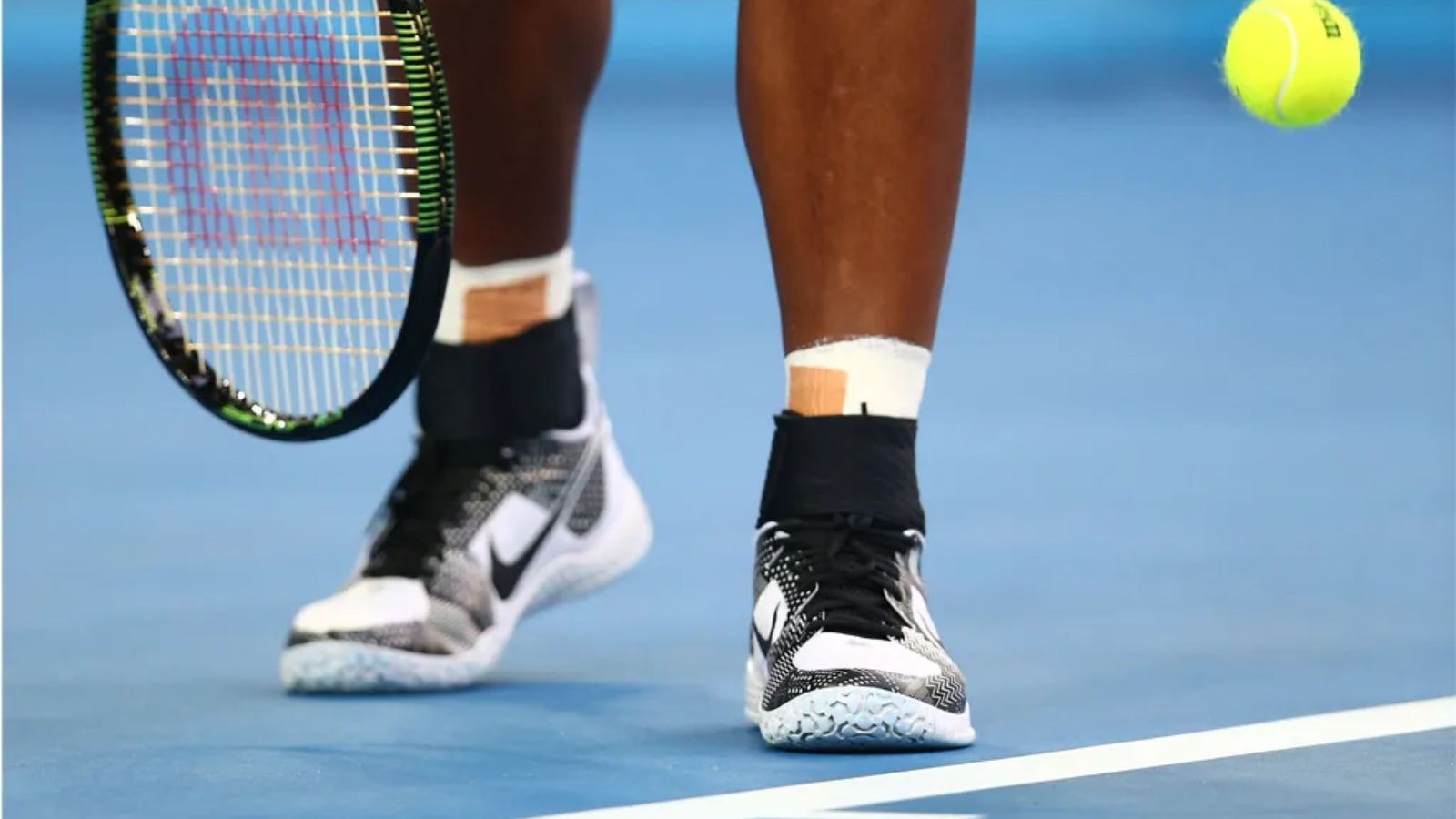 Hinh anh 1: Andre Agassi va Nike Air Tech Challenge II - doi giay tennis noi tieng 1990