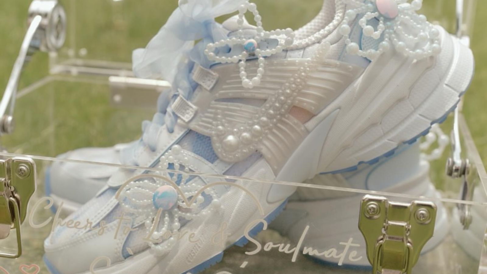 Hinh anh 7: Giay Nike Dunk Low Hydrogen Blue va V2K Run Blue Tint dinh ngoc trai cua Susan Fang.