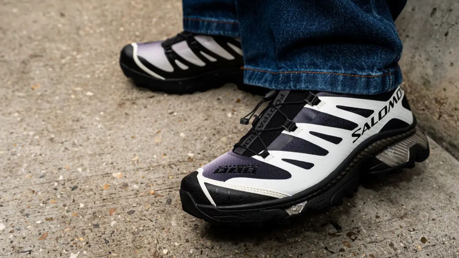 Hinh anh 3: Footpatrol x Salomon XT-4 Black Vanilla Ice, doi giay voi thiet ke gradient den trang, bieu tuong thoi trang London va Paris.