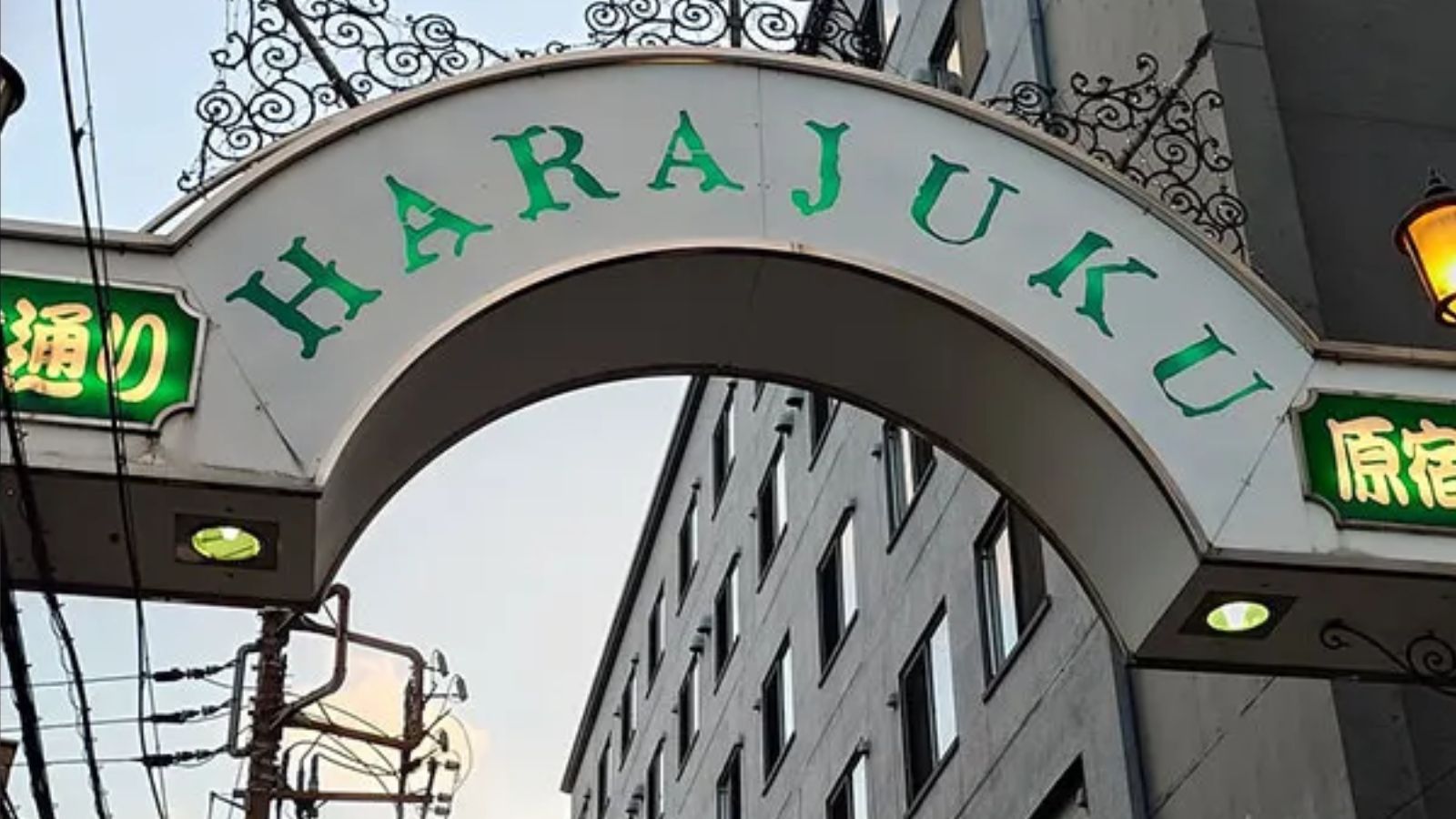 Hinh anh 7: Hinh anh Harajuku x Nike Air Max 95 phien ban moi tu atmos, noi bat voi sac xanh jade va chi tiet HRJK.