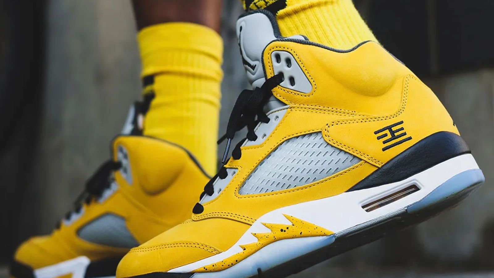 Hinh anh 9: Air Jordan 5 Tokyo 2025 va 2011 phien ban so sanh