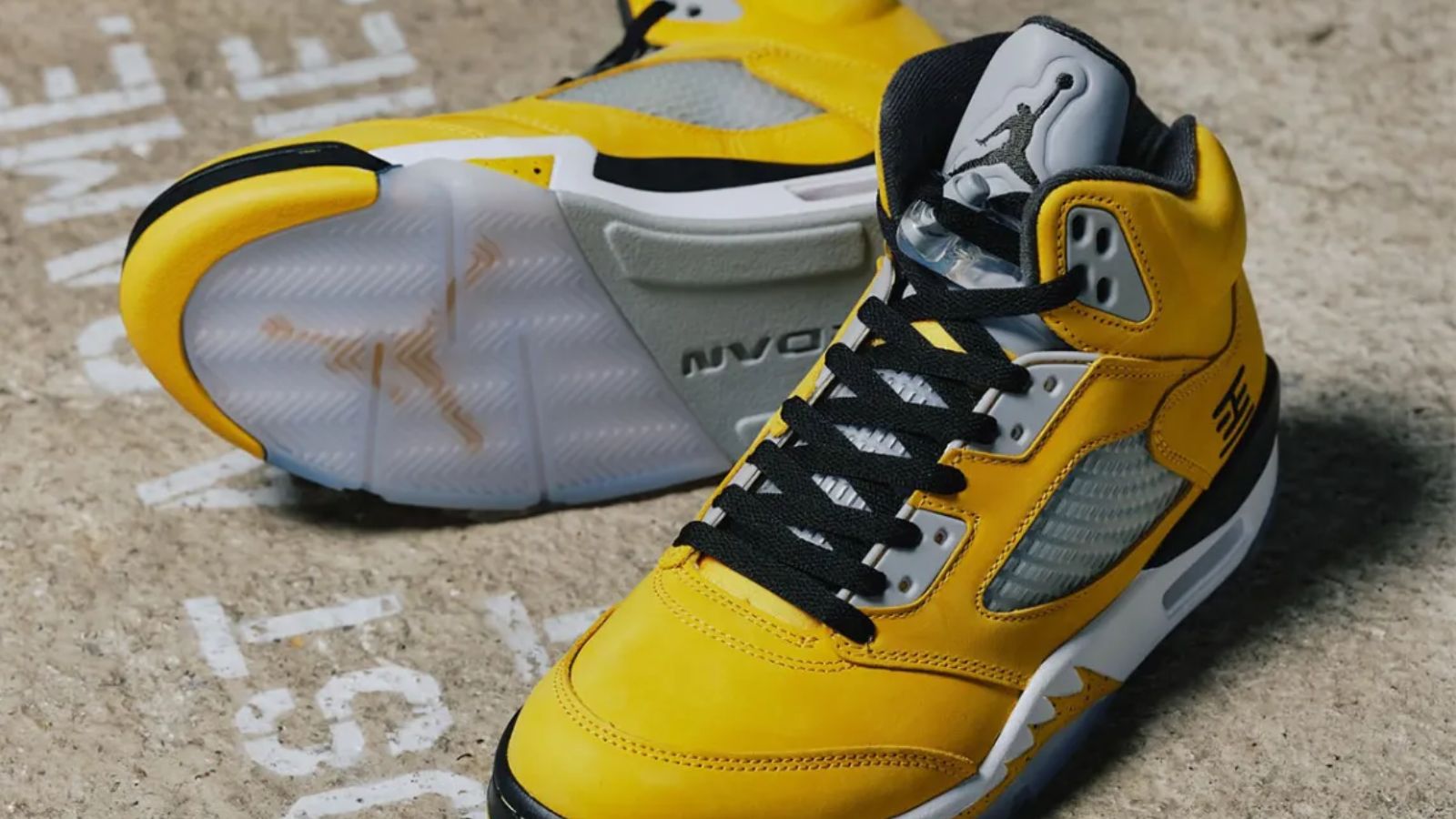 Hinh anh 10: Air Jordan 5 Tokyo 2025 va 2011 phien ban so sanh