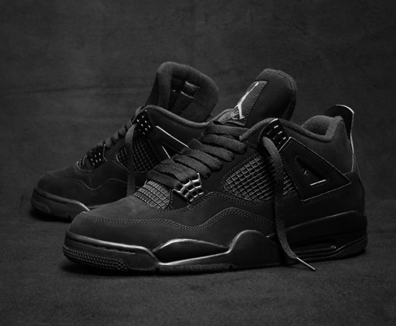 Air Jordan 4 “Black Cat” trở lại cùng Nike Air vào tháng 11 năm 2025