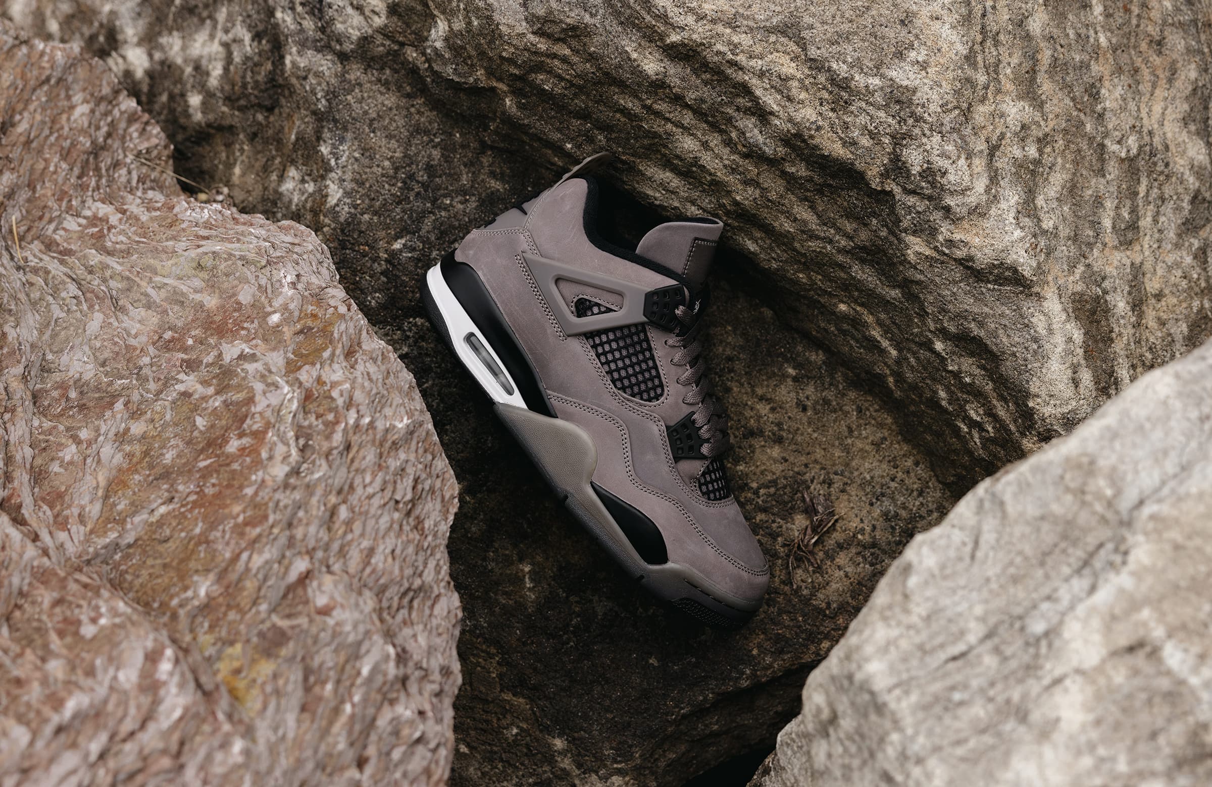 Air Jordan 4 “Cave Stone” ra mắt vào tháng 9 năm 2025
