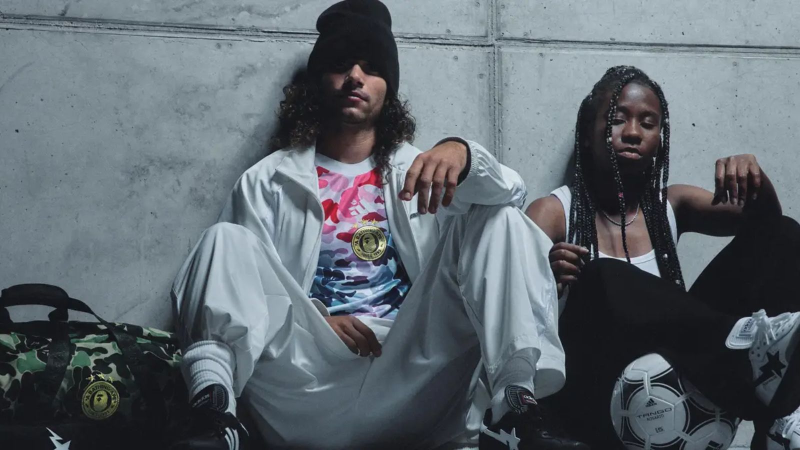 Hinh anh 3: Bo suu tap BAPE va adidas, giay bong da va streetwear