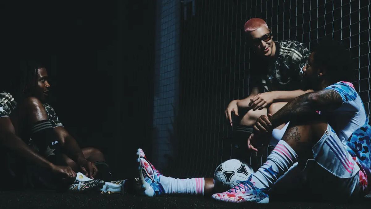 Bo suu tap BAPE va adidas, giay bong da va streetwear