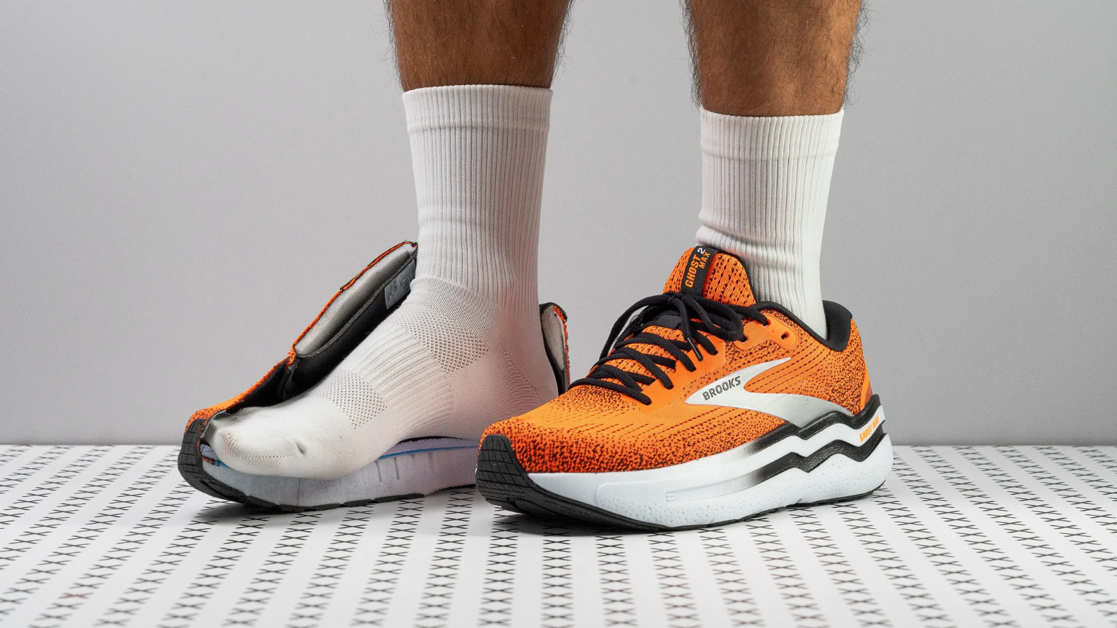 Hinh anh 2: Brooks Ghost Max 2 - Giay chay phuc hoi em ai voi thiet ke dem cao.