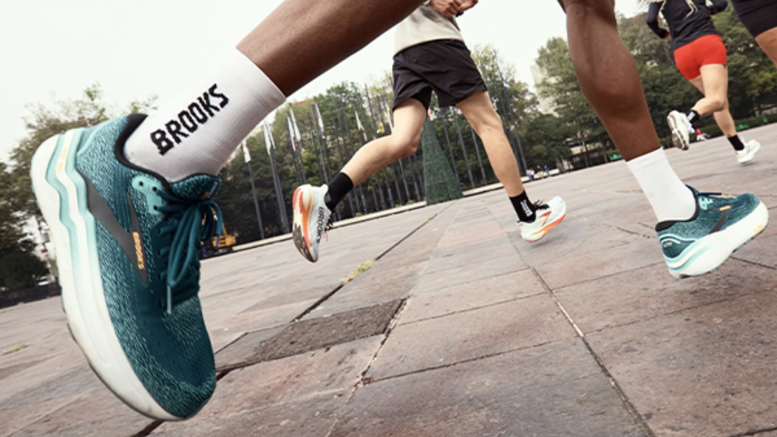 Hinh anh 3: Brooks Ghost Max 2 - Giay chay phuc hoi em ai voi thiet ke dem cao.