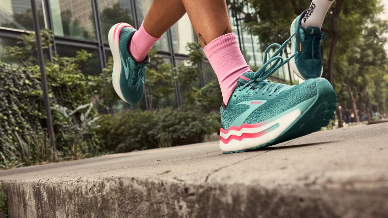 Hinh anh 4: Brooks Ghost Max 2 - Giay chay phuc hoi em ai voi thiet ke dem cao.