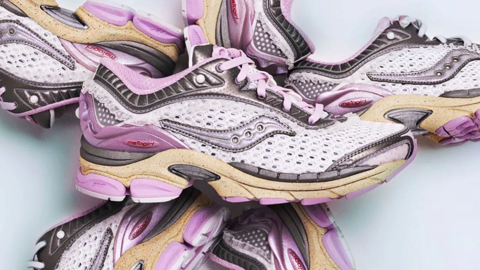 Hinh anh 1: Hinh anh sieu pham sneakers METAGIRL x Saucony ProGrid Paramount, Air Jordan 5 OG Fire Red va BAPE x adidas F50 sap ra mat thang 9