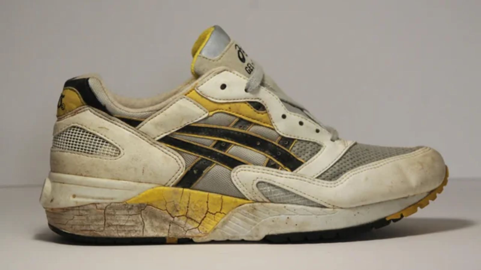 Hinh anh 8: Giay sneakers co den LED khong can pin cua John Mott