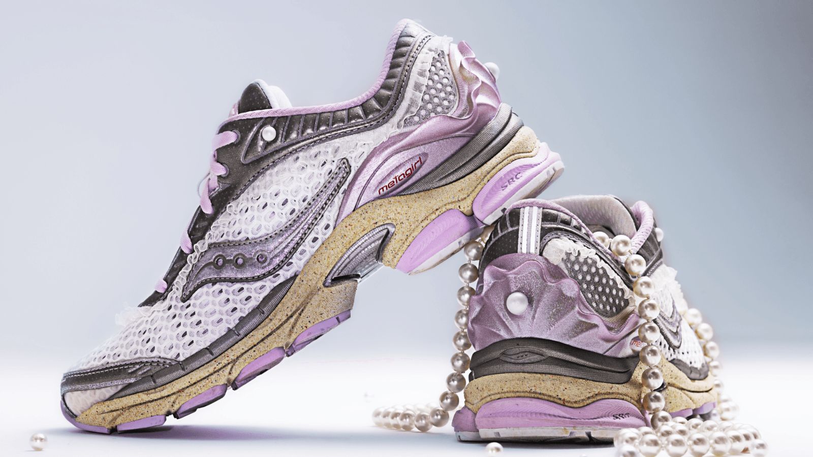 Hinh anh 2: Sneaker METAGIRL x Saucony ProGrid Paramount voi thiet ke nu quyen, ket hop cong nghe in 3D va cam hung tu anh trang.