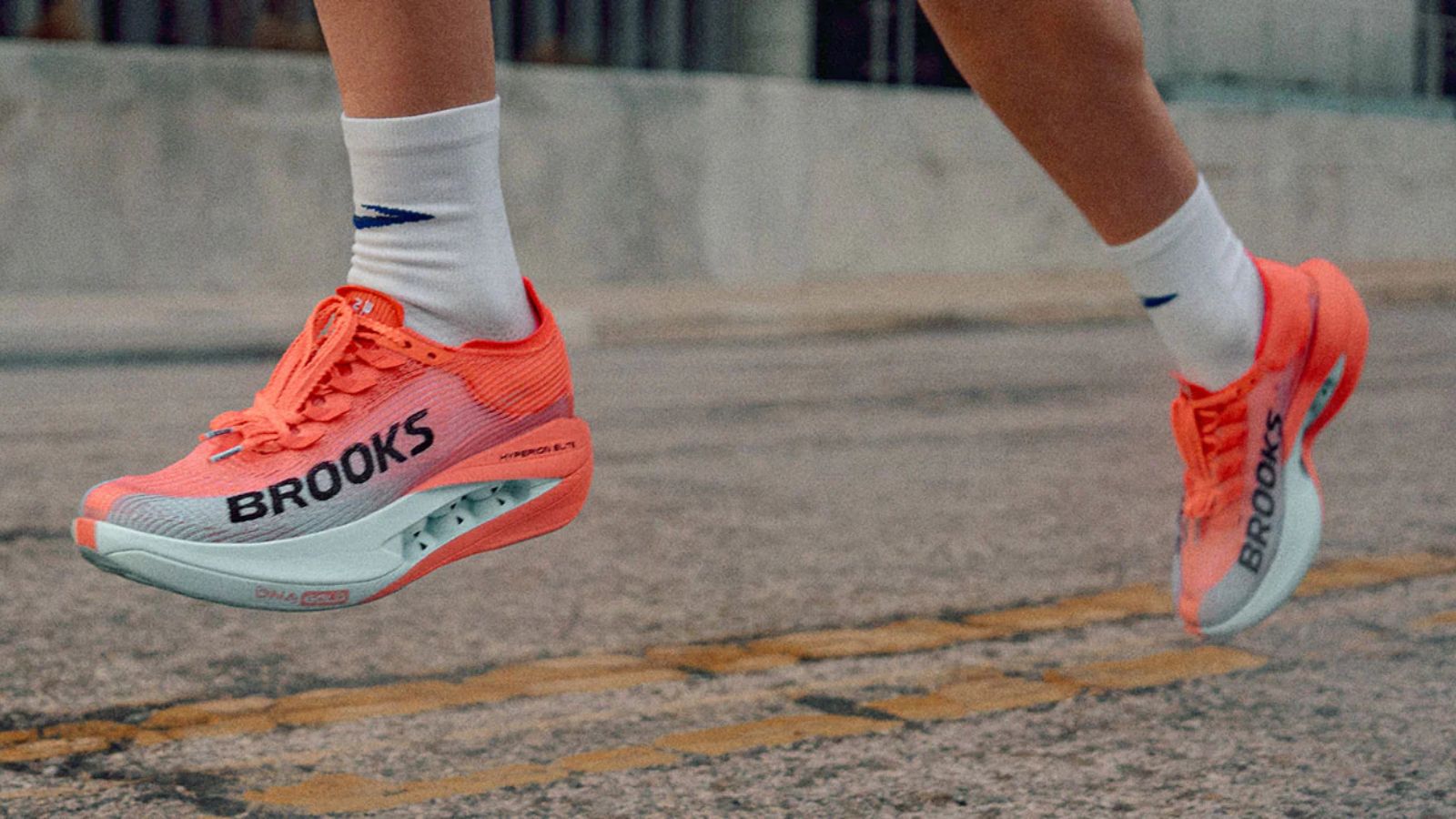 Hinh anh 7: Hinh anh doi giay Brooks Hyperion Elite 5 voi thiet ke toi uu cho runner toc do cao