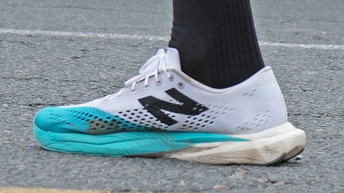 Doi giay racing flats tot nhat nam 2025 tren duong dua