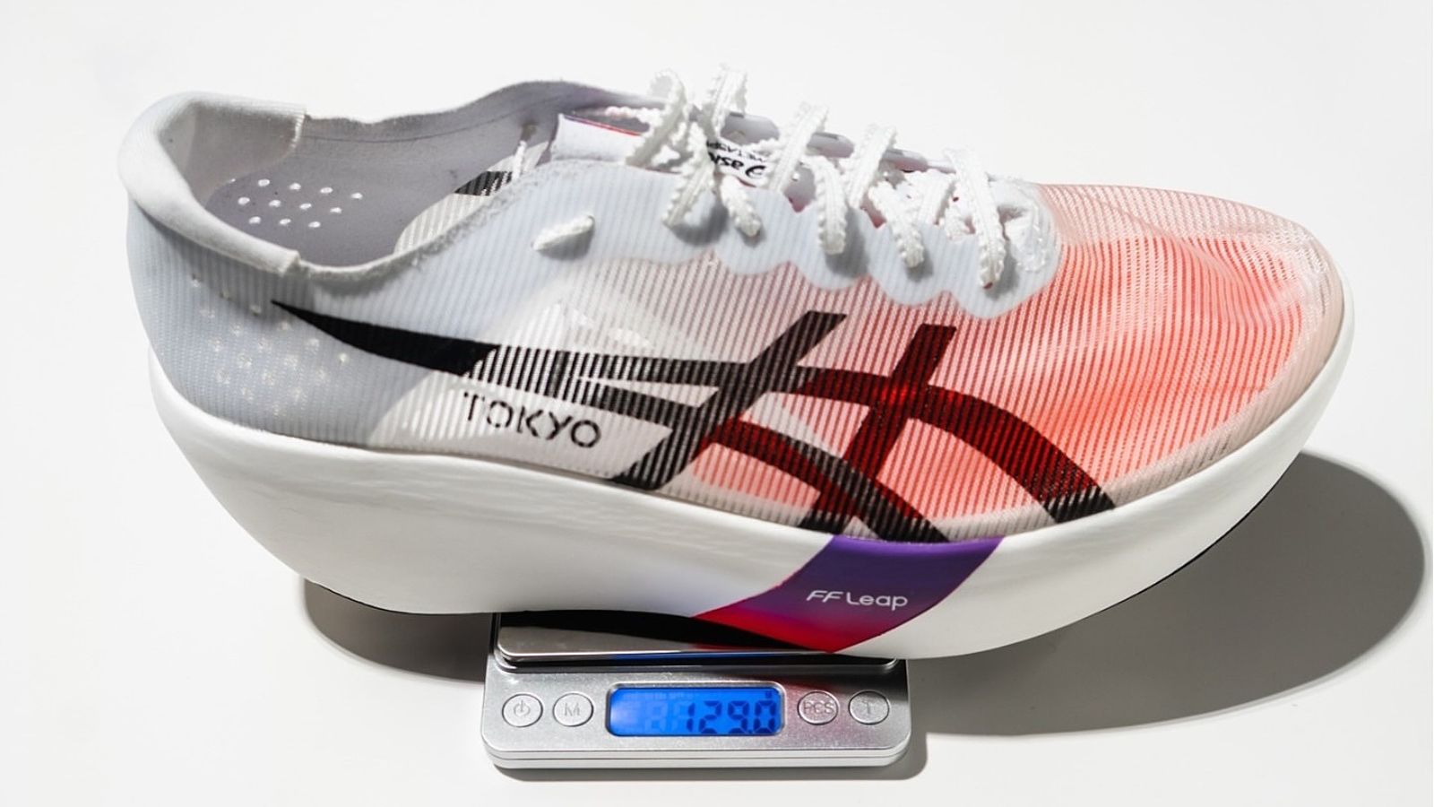 Hinh anh 2: Asics Metaspeed Ray - Giay chay bo sieu nhe va toc do tu Asics