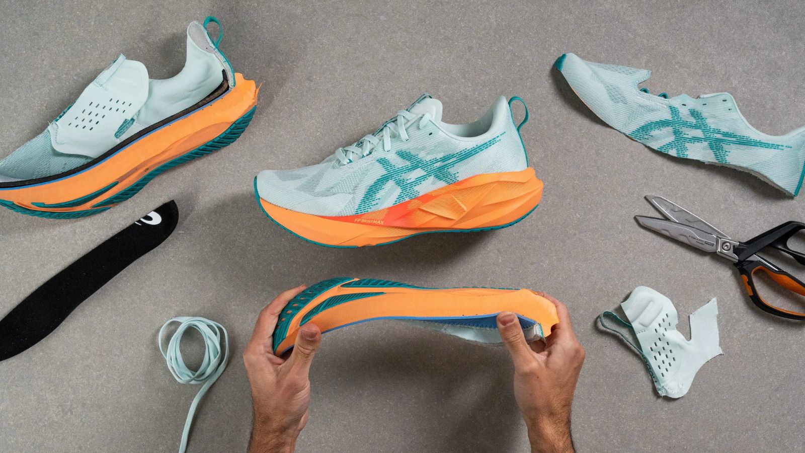 Hinh anh 1: Giay Asics Novablast 5 mau xanh, thiet ke moi cho chay bo