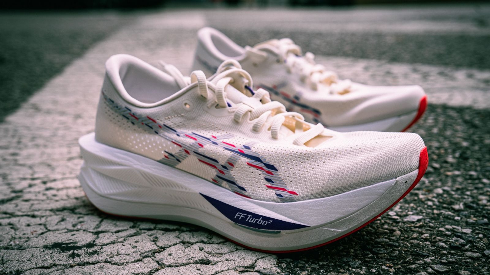 Hinh anh 8: Giay chay bo ASICS MEGABLAST va SONICBLAST tren nen trang