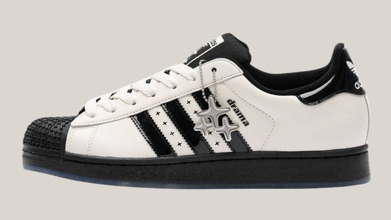 Hinh anh 7: adidas Originals va Drama Call gioi thieu bo suu tap moi voi Superstar II off-white