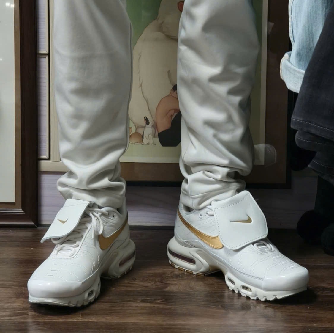 Alternative view of Giày Nike Air Max Plus Tiempo 'Metallic Gold' HV2541-001