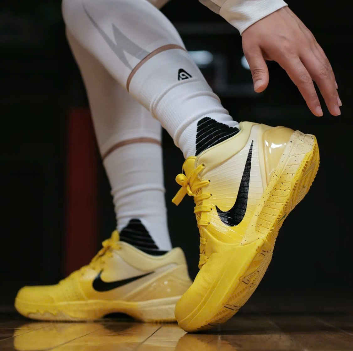 Alternative view of Giày Nike Kobe 4 Protro 'CHBL' IH0587-700