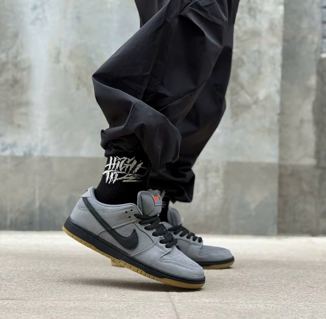 Alternative view of Giày Nike SB Dunk Low Pro 'Cool Grey' FJ1674-002
