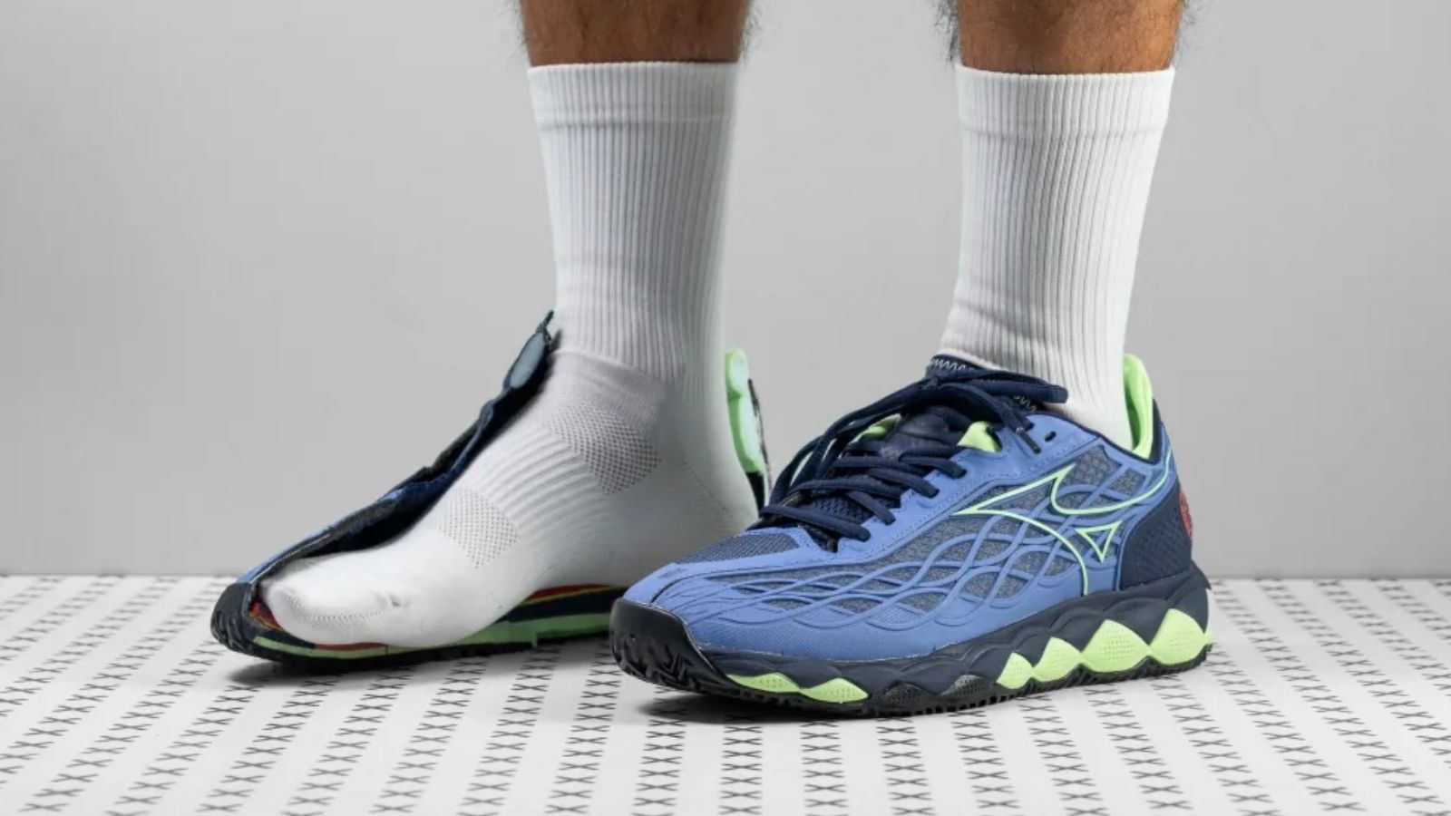 Hinh anh 1: Giay Mizuno Wave Enforce Tour voi thiet ke dem doc dao cho hieu nang cao