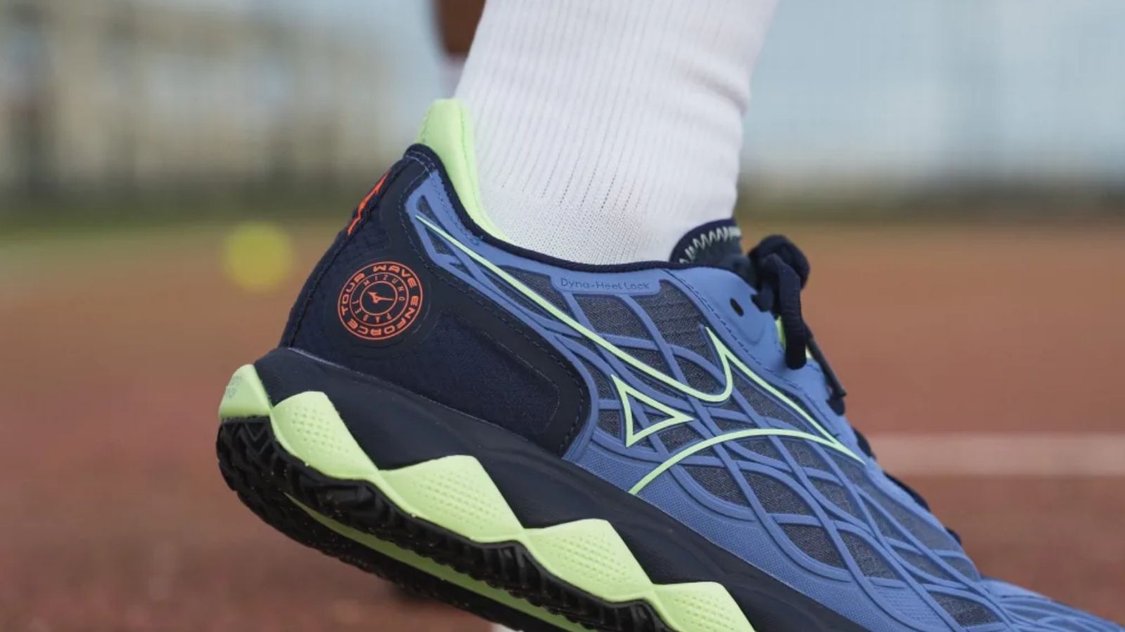 Hinh anh 3: Giay Mizuno Wave Enforce Tour voi thiet ke dem doc dao cho hieu nang cao