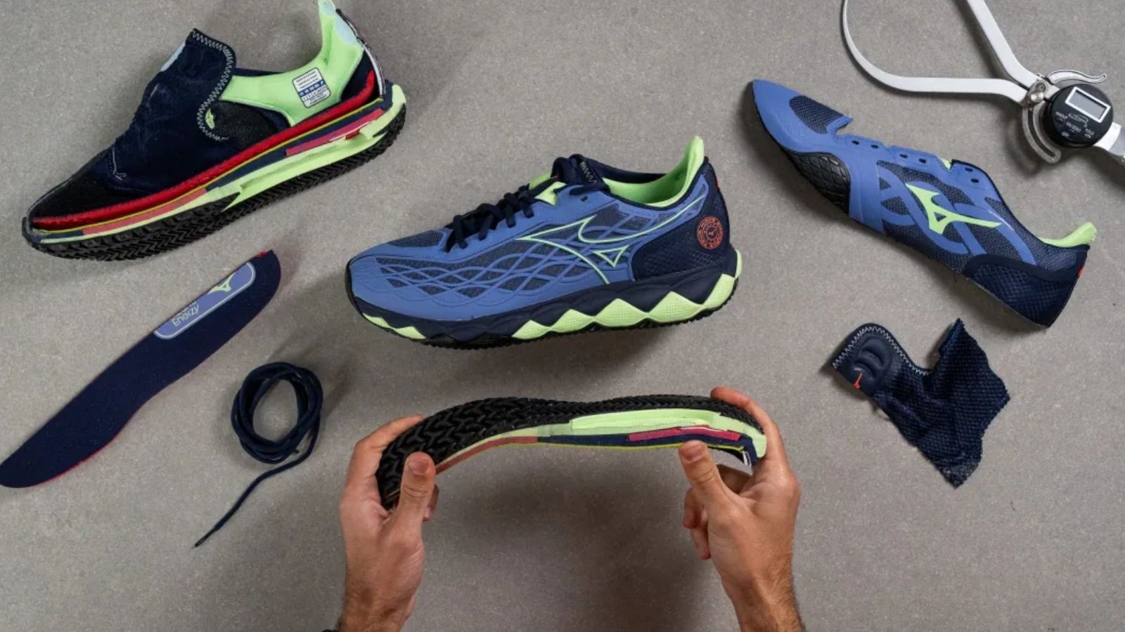 Hinh anh 4: Giay Mizuno Wave Enforce Tour voi thiet ke dem doc dao cho hieu nang cao