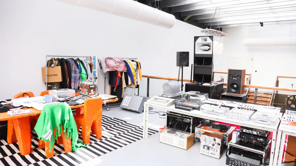 Triển Lãm “Virgil Abloh: The Codes” Tại Paris - Huyền thoại