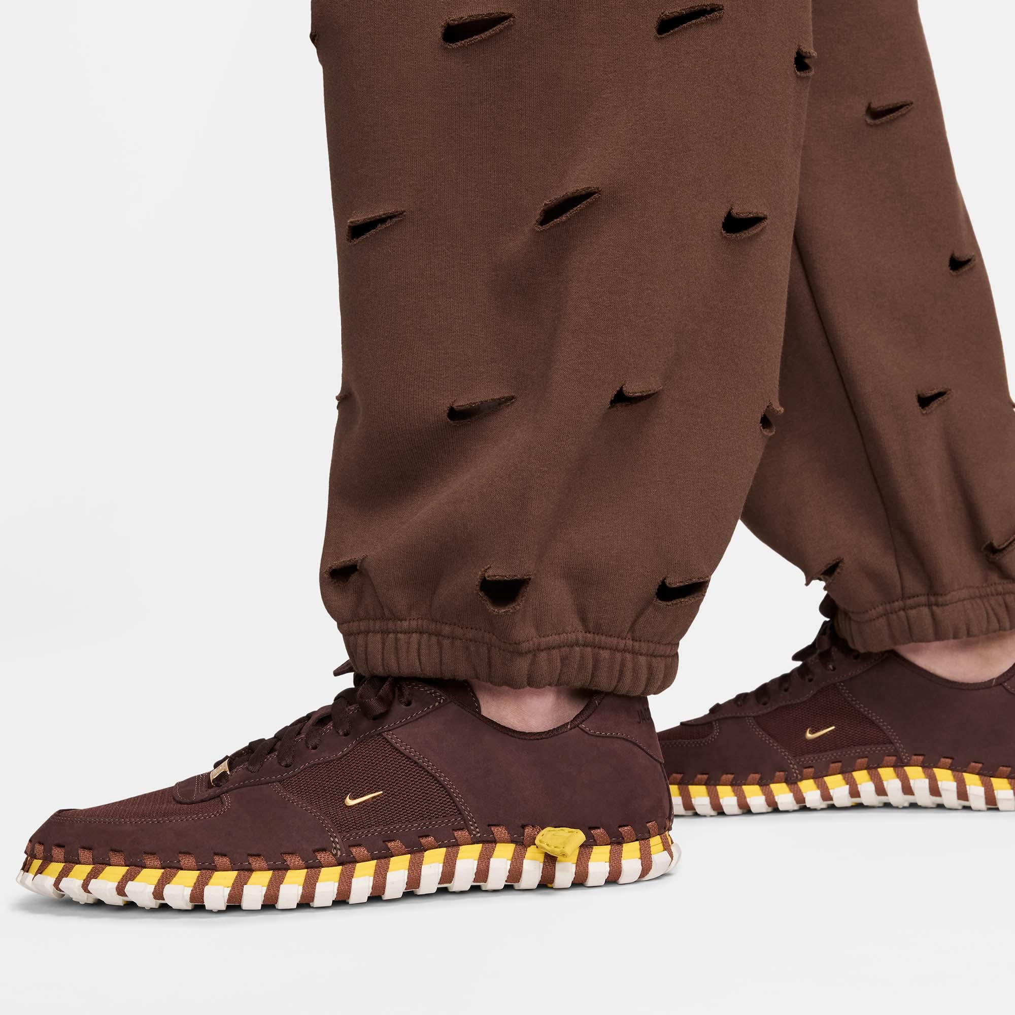 Nike và Jacquemus "Dệt" lại huyền thoại J Force 1 với đế Waffle