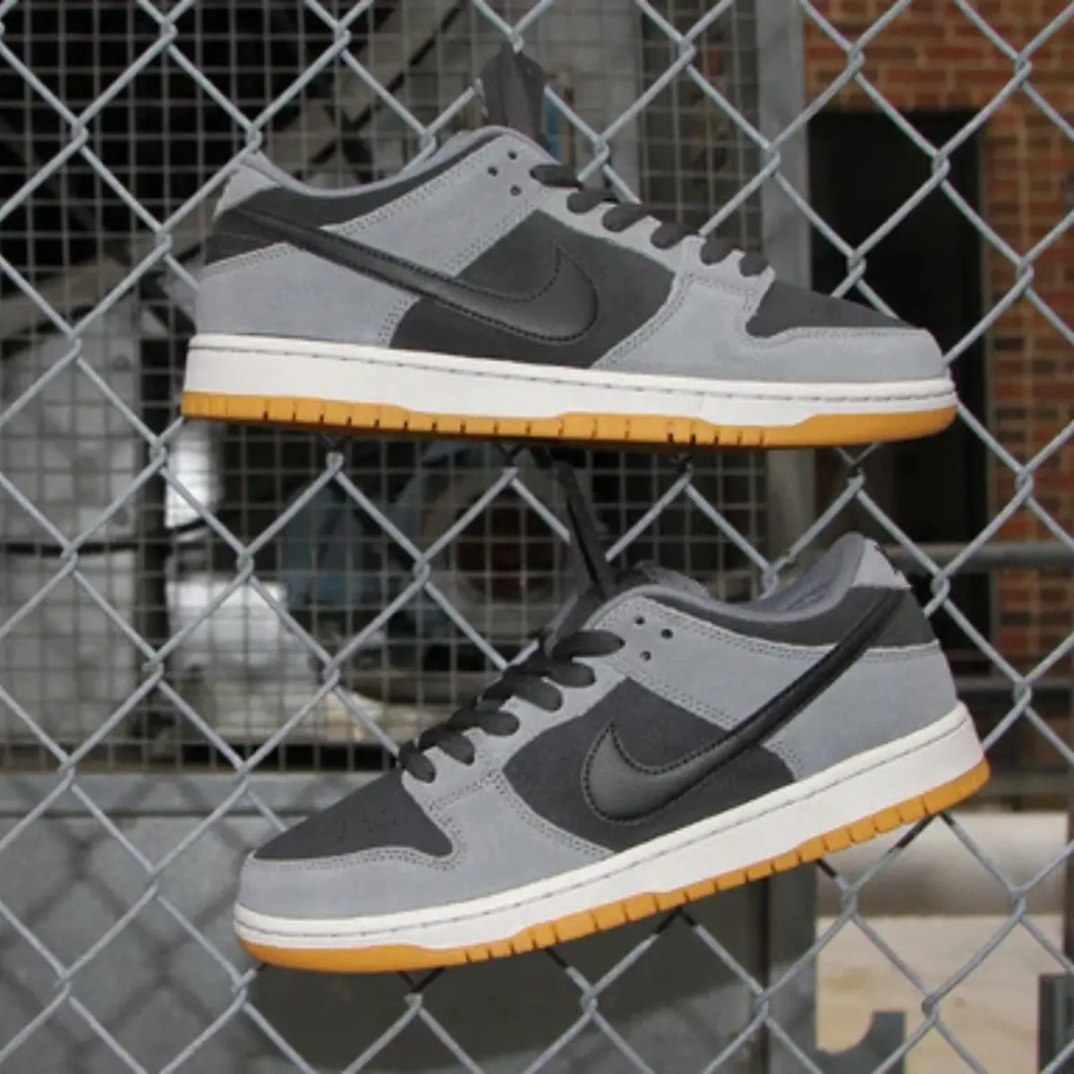 Alternative view of Giày Nike SB Dunk Low 'Dark Smoke Grey' HF3063-001